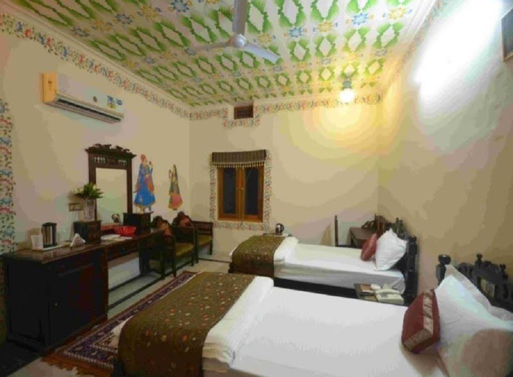 Hotel Suroth Mahal Luhāru מראה חיצוני תמונה