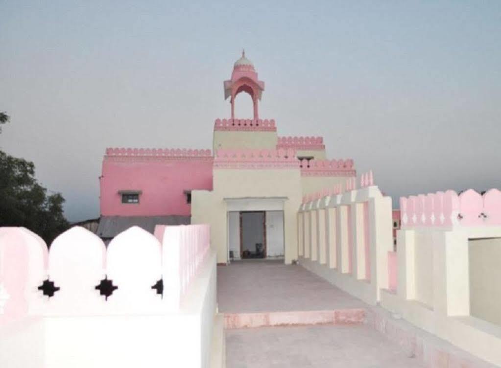 Hotel Suroth Mahal Luhāru מראה חיצוני תמונה